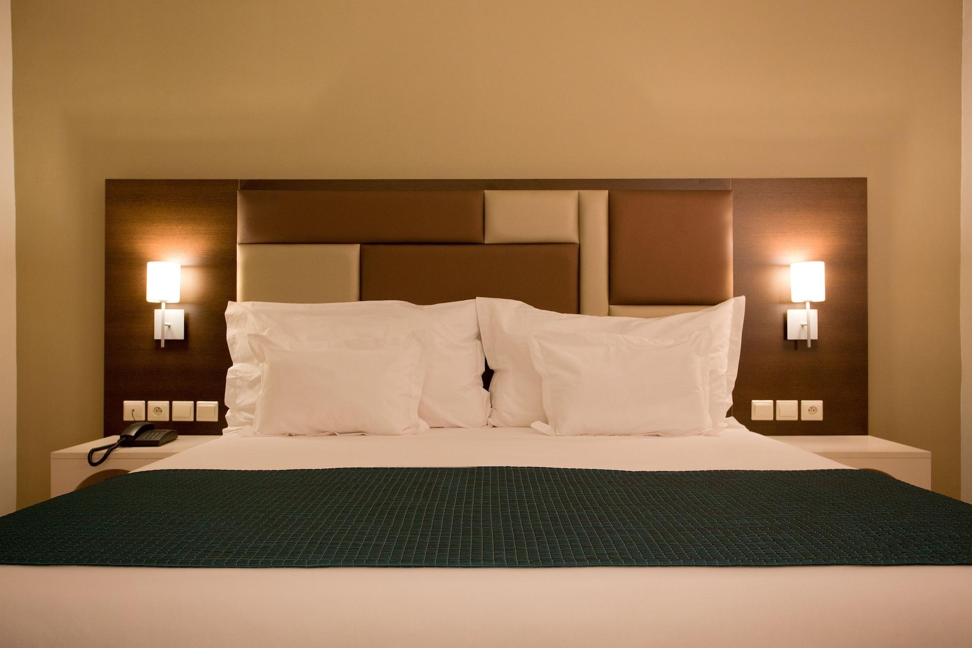 欧罗巴肯兹酒店 阿加迪尔 外观 照片 A bed with a headboard