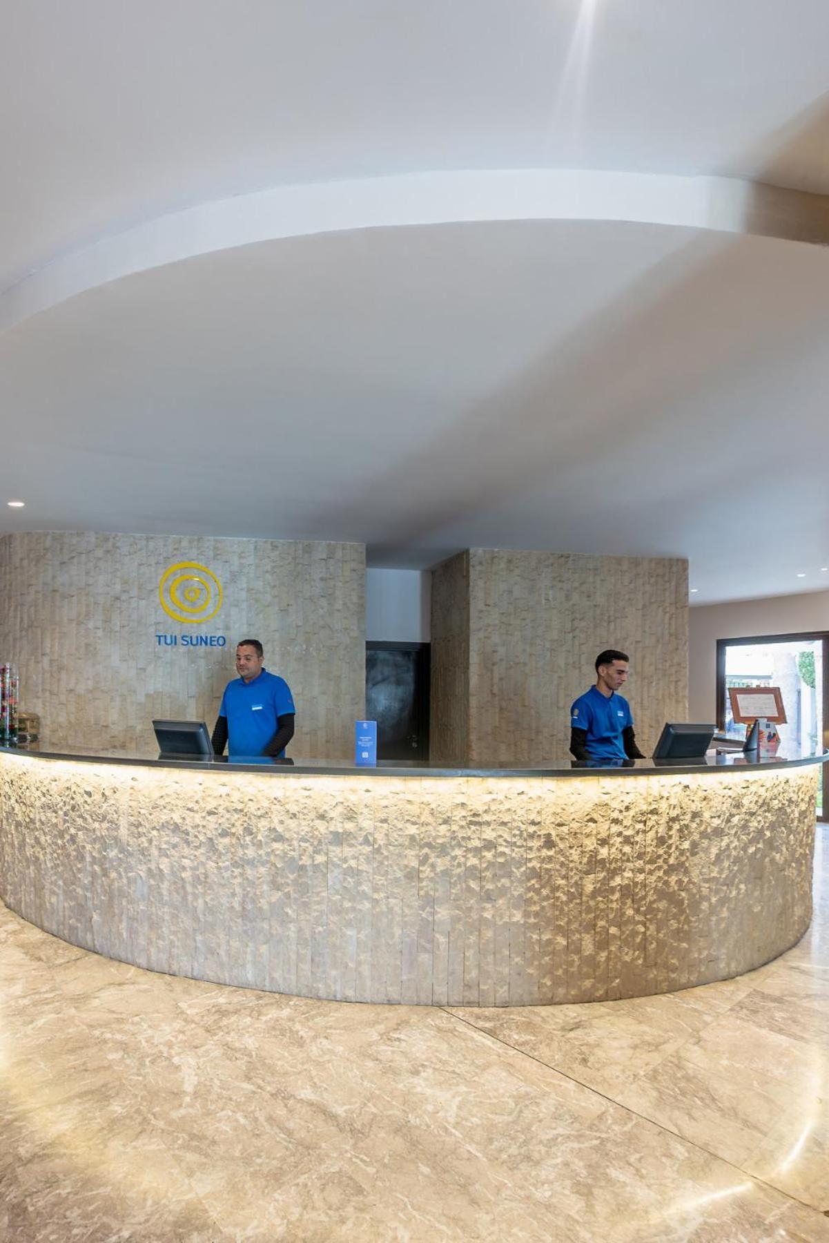 欧罗巴肯兹酒店 阿加迪尔 外观 照片 Reception desk at the airport