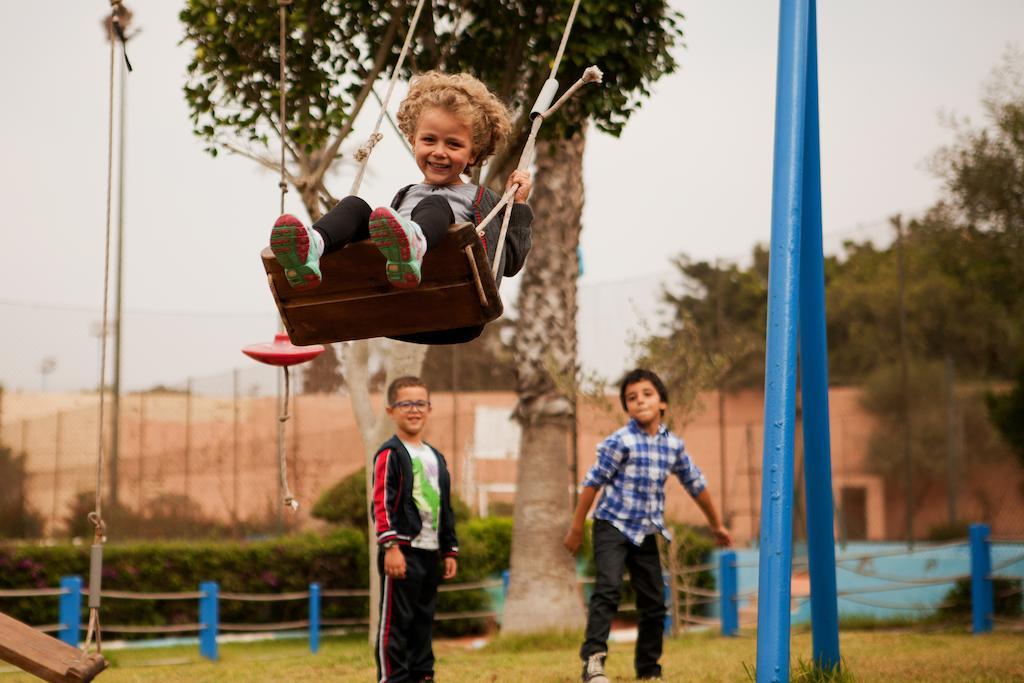 欧罗巴肯兹酒店 阿加迪尔 外观 照片 Children playing on a swing